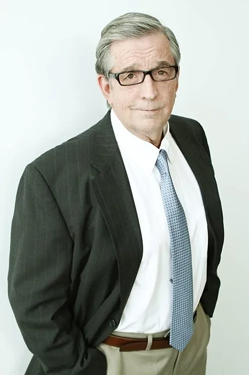 Stephen Michael Ayers interpretando a Don Cahoun