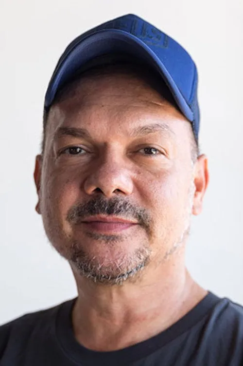 Stephen Page interpretando a Self