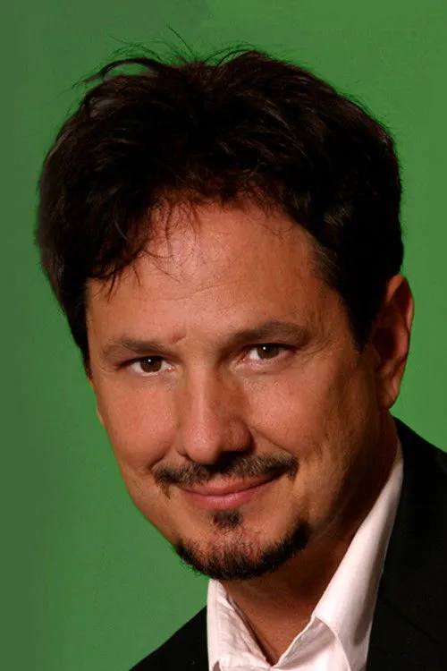 Steve Altman interpretando a Dexter Ward