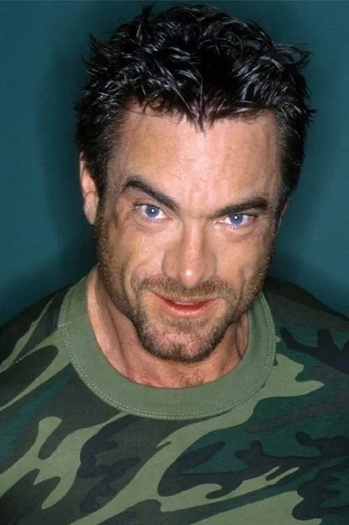 Steve Cassidy interpretando a 