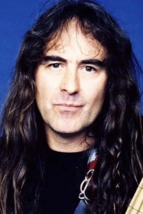 Steve Harris interpretando a Bass/Backing Vocals