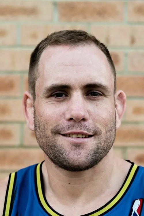 Steve Kennedy interpretando a Self