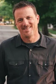 Deus Xavier Scott ha trabajado con Steve Ladden en 1 ocasiones