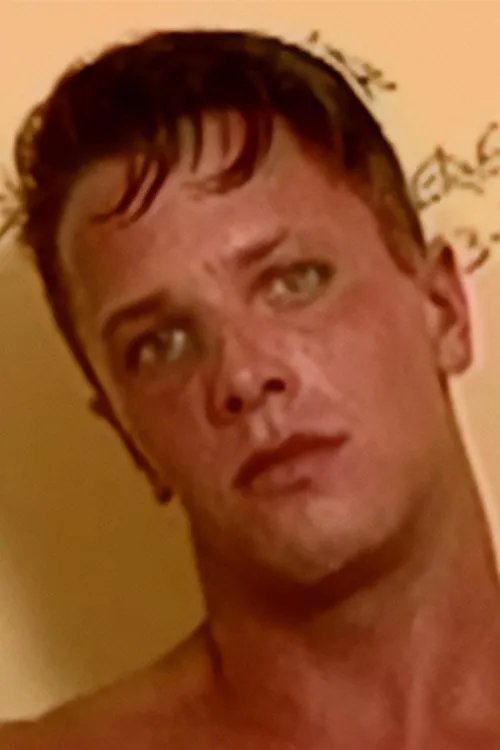 Steve Sparks interpretando a 