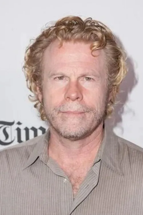 Steve Wilcox interpretando a Inspector Gringo