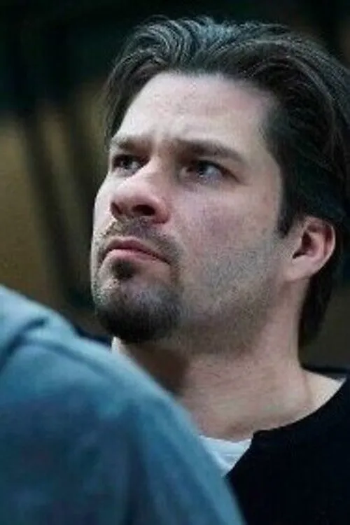 Steven Boyle interpretando a Himself