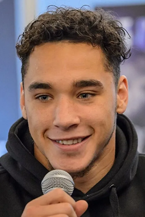 Steven Butler interpretando a Self