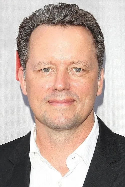 Steven Culp interpretando a Dr. Harry Glass