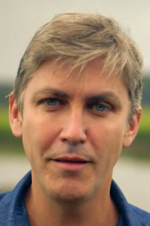 Steven Johnson interpretando a 