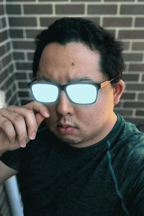 Steven Lee interpretando a 