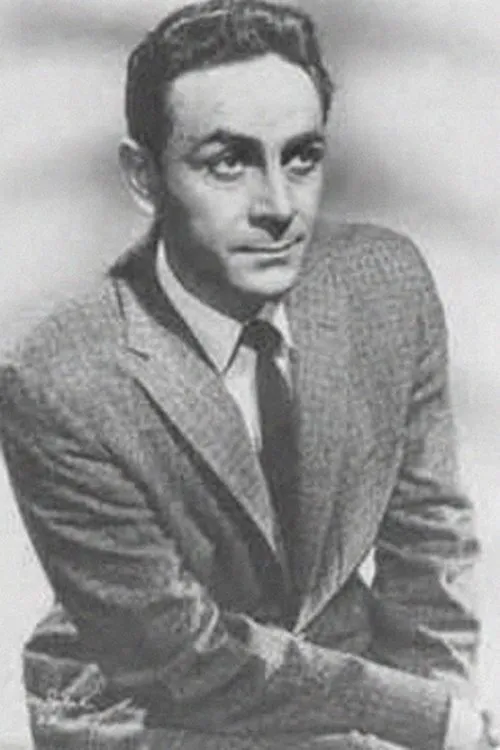 Steven Ritch interpretando a Lt. Barry