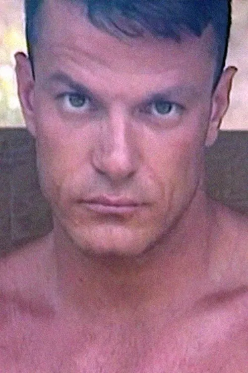 Steven Saunders interpretando a Himself