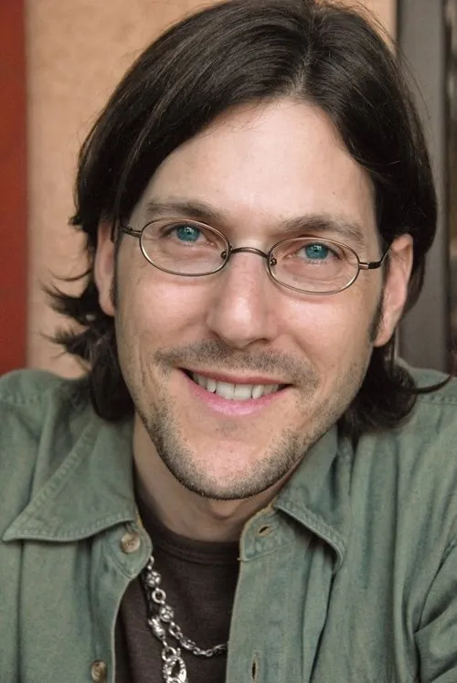 Steven Sprung interpretando a Pete