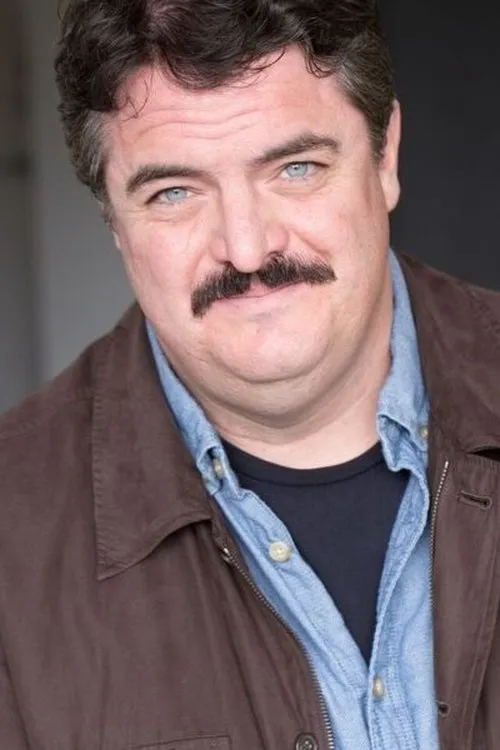 Steven W. Bailey interpretando a Gregory