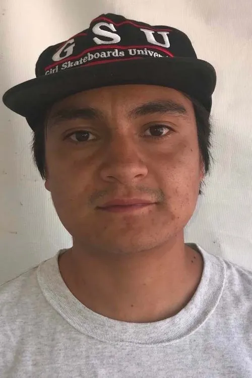 Stevie Perez interpretando a