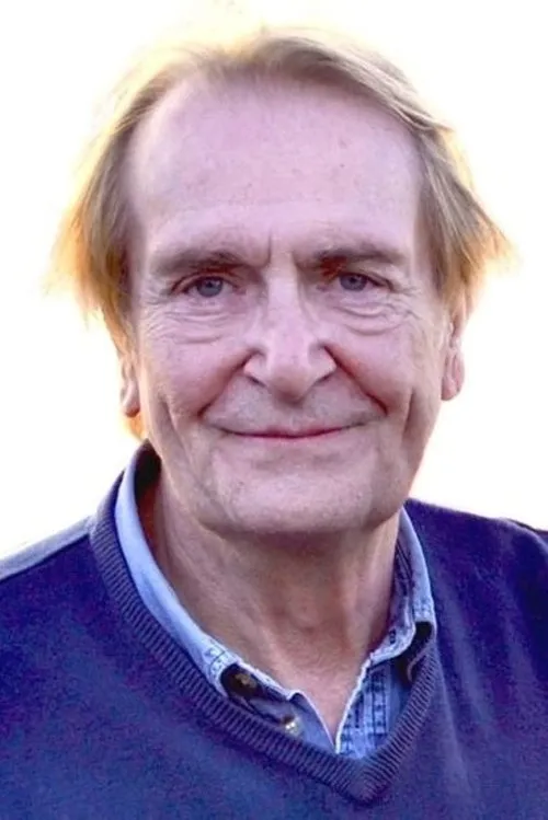 Stewart Bevan interpretando a Professor Clifford Jones