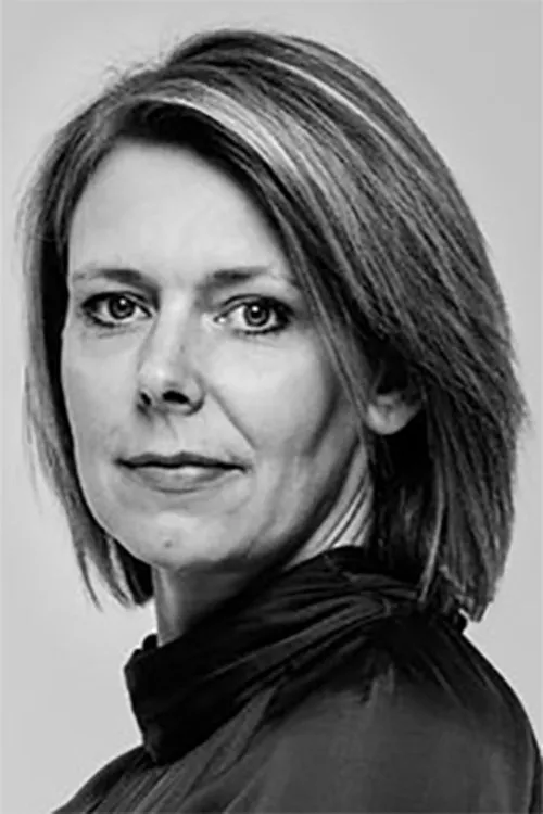 Stine Schrøder Jensen interpretando a Birgitte