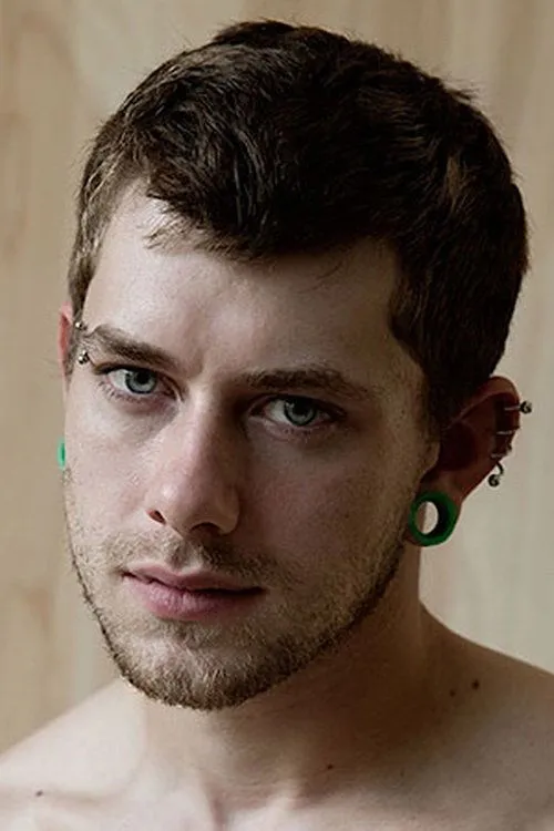 Stone interpretando a 