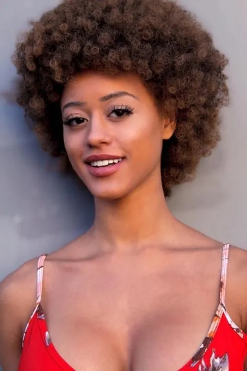 Stormi Maya interpretando a World Wide Witch