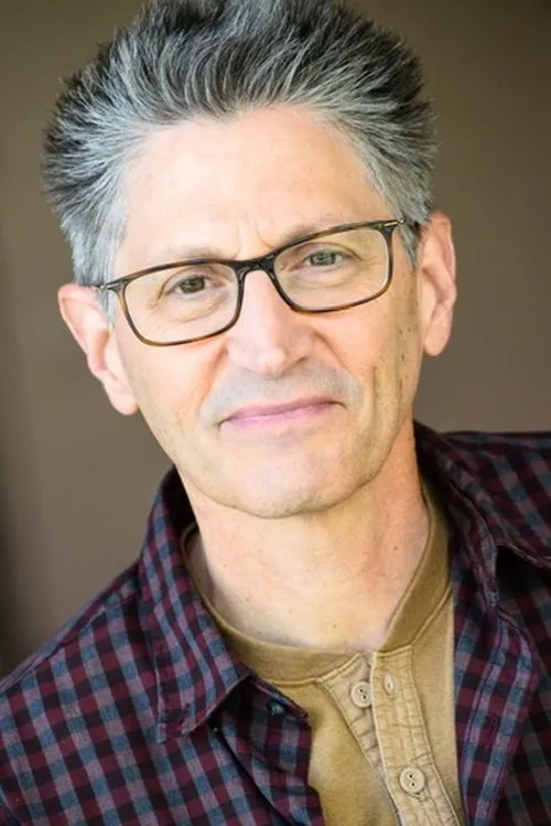 Stuart Fratkin interpretando a Karl's Dad