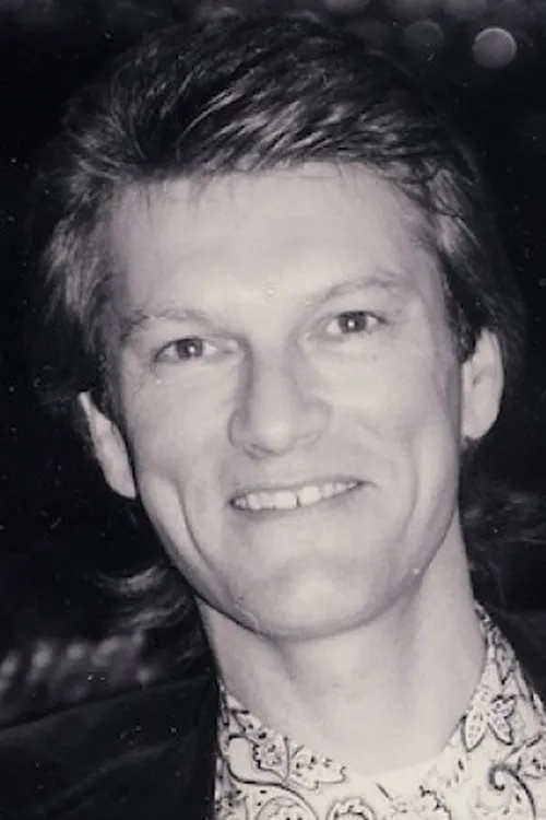 Stuart Smith interpretando a