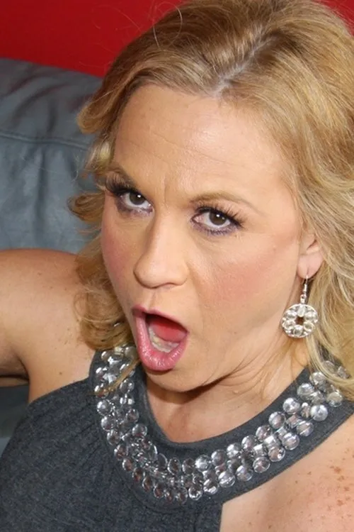 Stunning Summer interpretando a