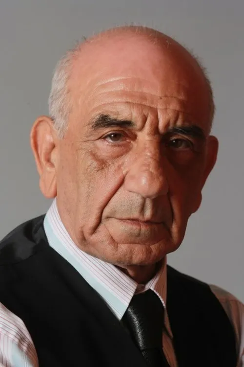 Eylem Dogan ha trabajado con Suat Geyik en 1 ocasiones