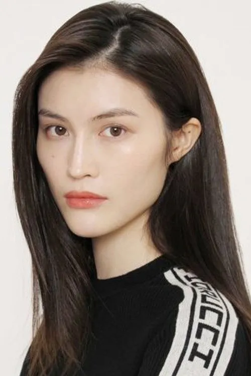 Adut Akech ha trabajado con Sui He en 1 ocasiones