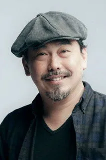 Suk-Yee Chan interpretando a