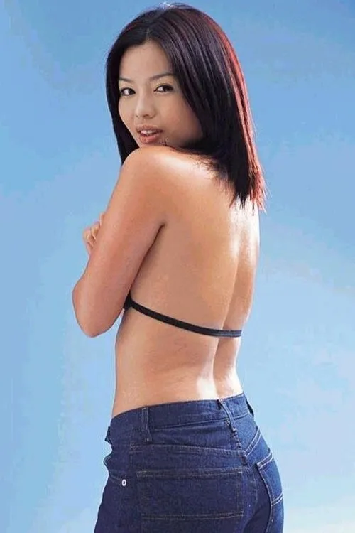 Suki Chan Sau-Yue interpretando a Yuet's worker