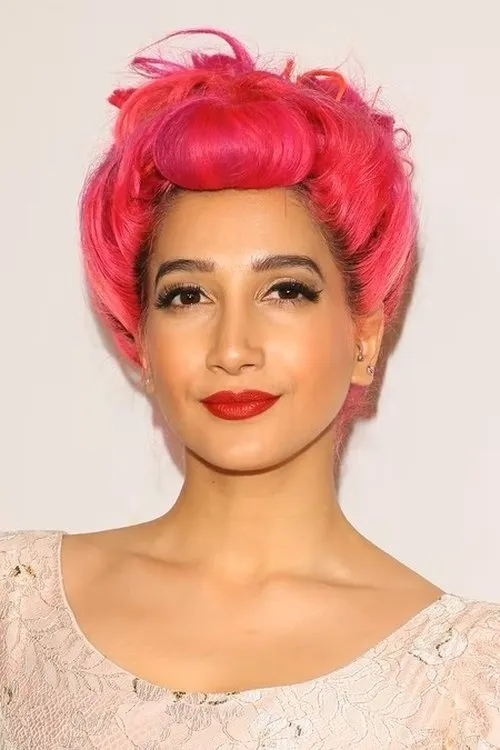 Sukki Singapora — personaje: Herself