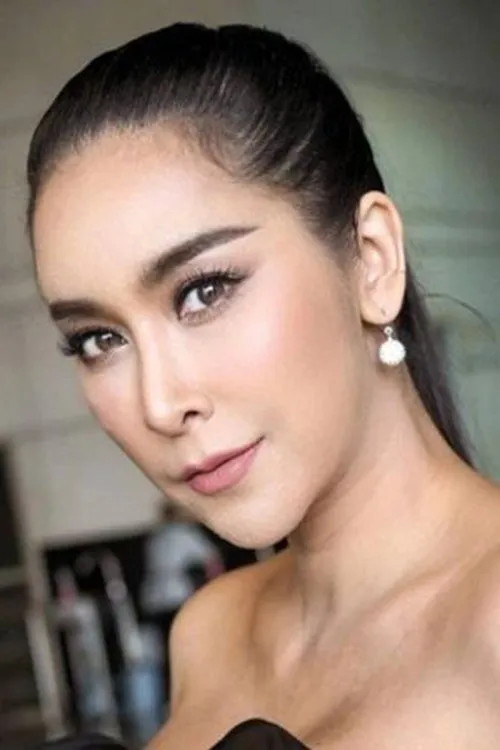 Ekkachai Srivichai ha trabajado con Sukontawa Kerdnimit en 1 ocasiones