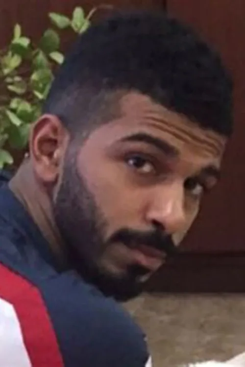 Sultan Al Ali interpretando a