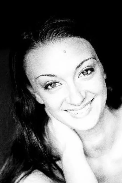 Sumela Kay interpretando a Judy Danvers