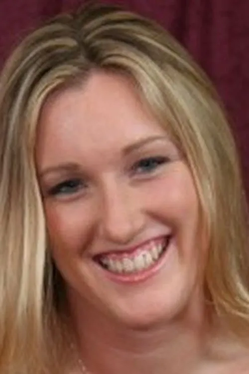 Summer Lynn interpretando a