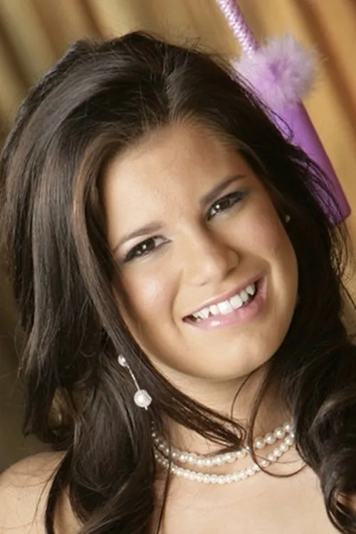 Summer Verona interpretando a