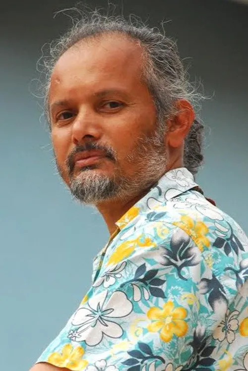 Sunil Pokhrel interpretando a Sunil