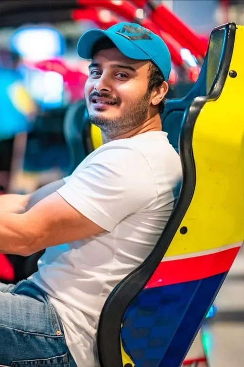 Sunil Raoh interpretando a Sunil