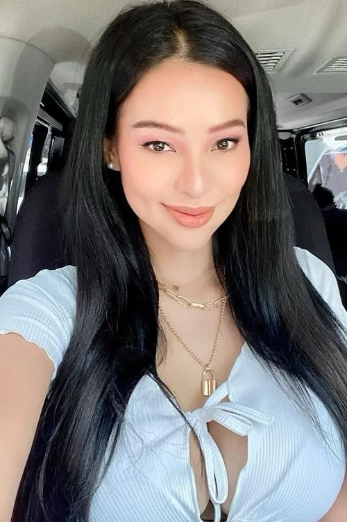 Sunshine Guimary interpretando a 