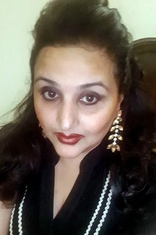 Suparna Anand interpretando a Suparna