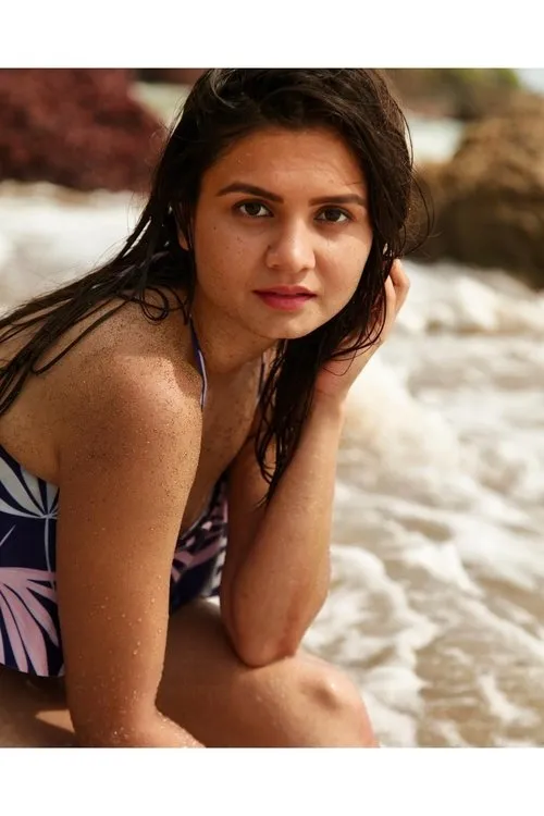 Surbhi Dhyani — personaje: Sakshi