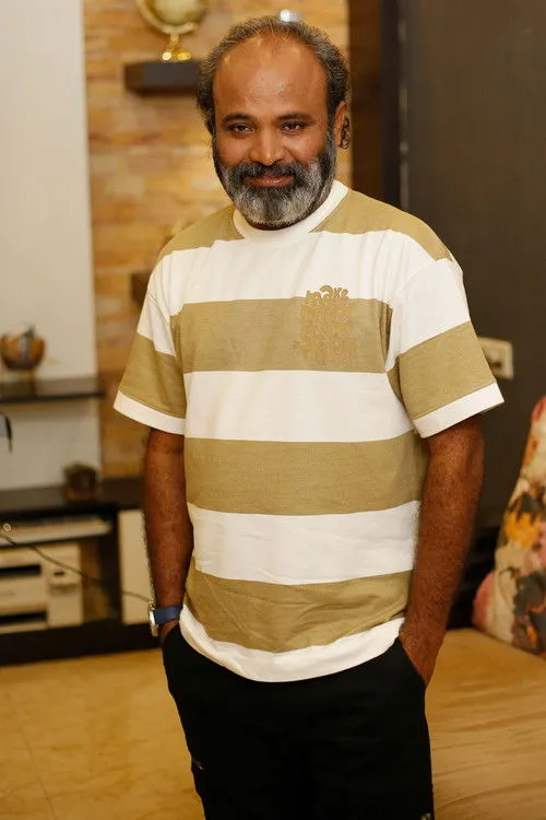 Suruli interpretando a Ramanathan