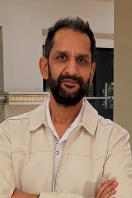 Vishwanath Chatterjee ha trabajado con Sushil Pandey en 1 ocasiones