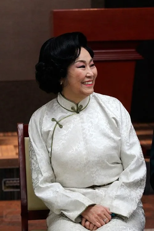 Avirmed Choijil ha trabajado con Suvd Namsrai en 8 ocasiones