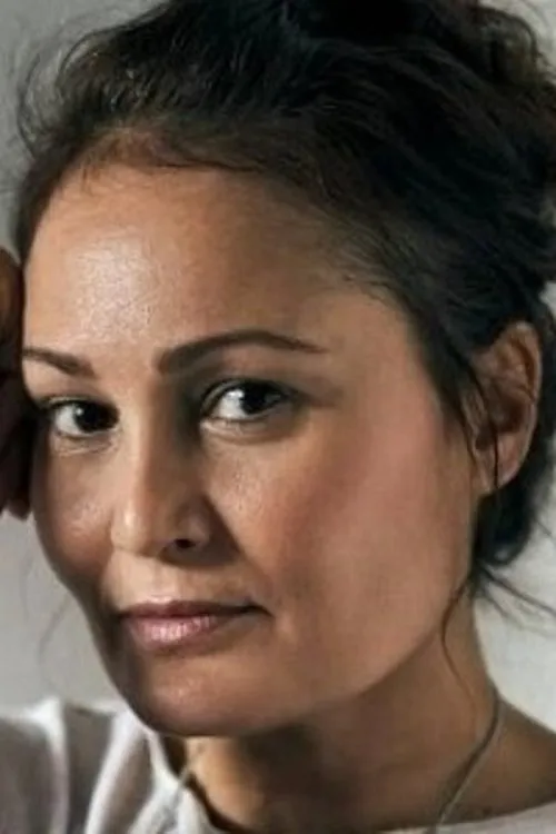 Suzan Akbelge — personaje: Elena Broz