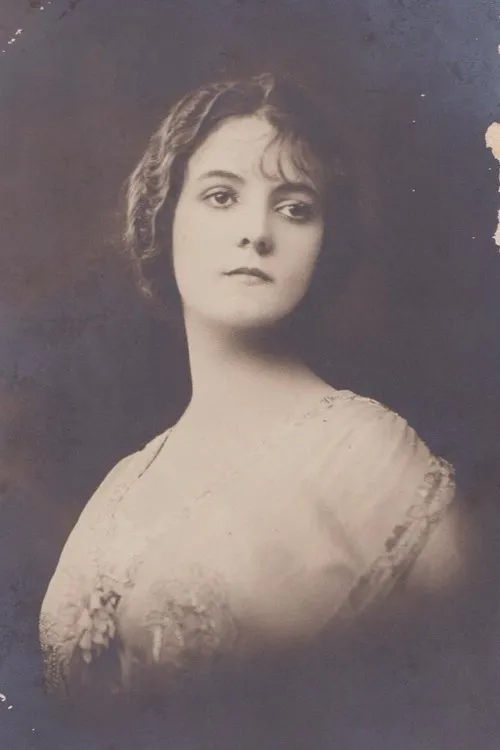 Suzanne Grandais interpretando a Suzie