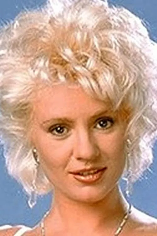 Suzi Bartlett interpretando a 