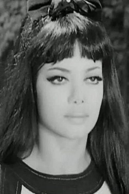 Suzi Khairy interpretando a