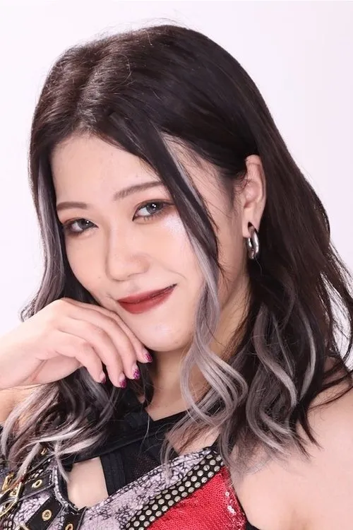 Suzu Suzuki interpretando a Suzu Suzuki