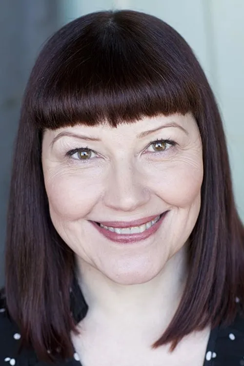 Suzy Brack interpretando a Justine